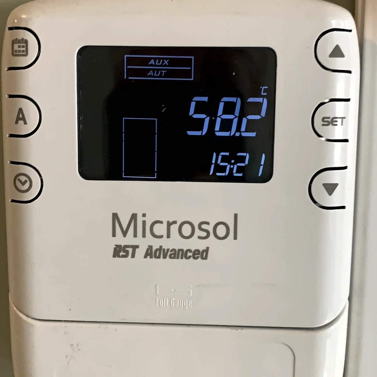 Controlador Microsol com display digital azul indicando 58,2 graus Celsius